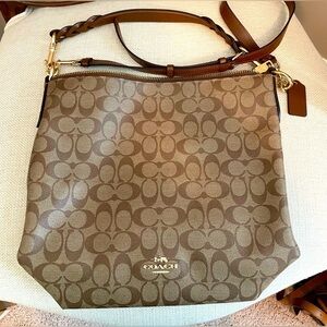 Coach✨🤎💛Tan and Brown Signature Shoulder Bag